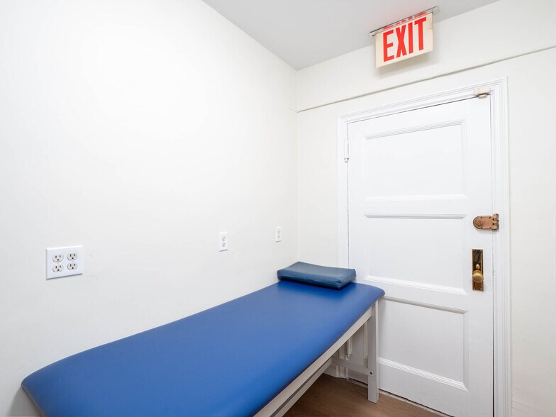 More Photos Of 901-903 Lexington Ave, New York Apartments For Sale