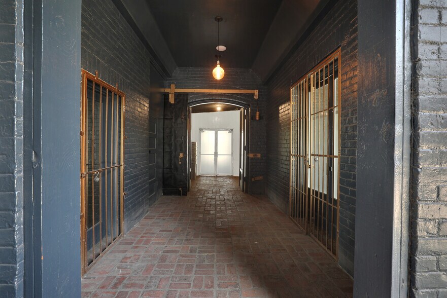 More Photos Of 435 S Boyle Ave, Los Angeles Office Residential For Sale