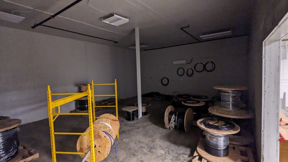 More Photos Of 2105 Maple Ave, Burlington Warehouse For Lease