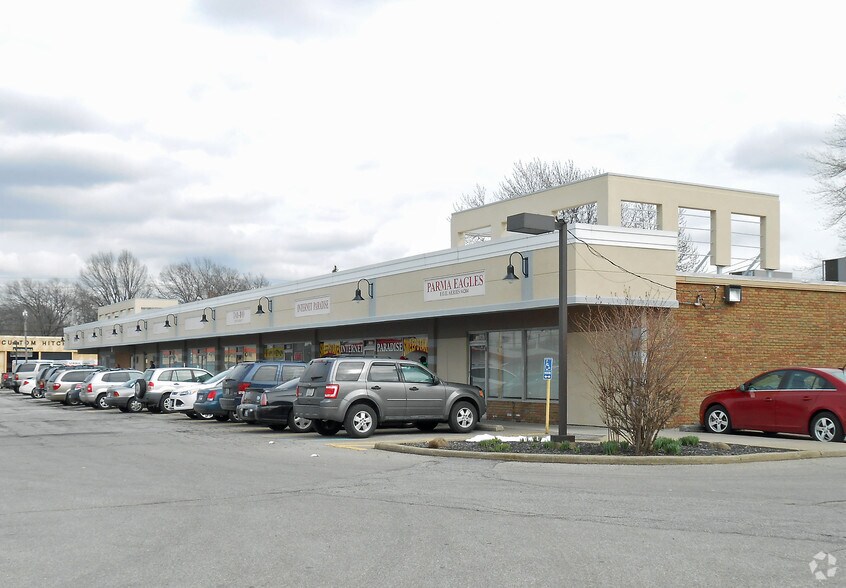 Primary Photo Of 11717-11729 Snow Rd, Parma Unknown For Lease