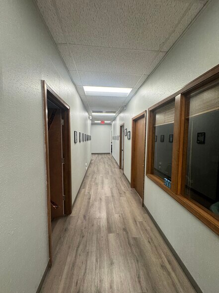 More Photos Of 4355 Centergate St, San Antonio Light Distribution For Lease