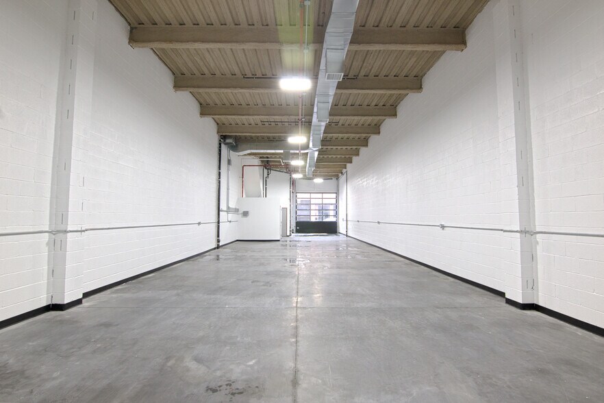 Primary Photo Of 1831 42nd St, Astoria Light Distribution For Lease