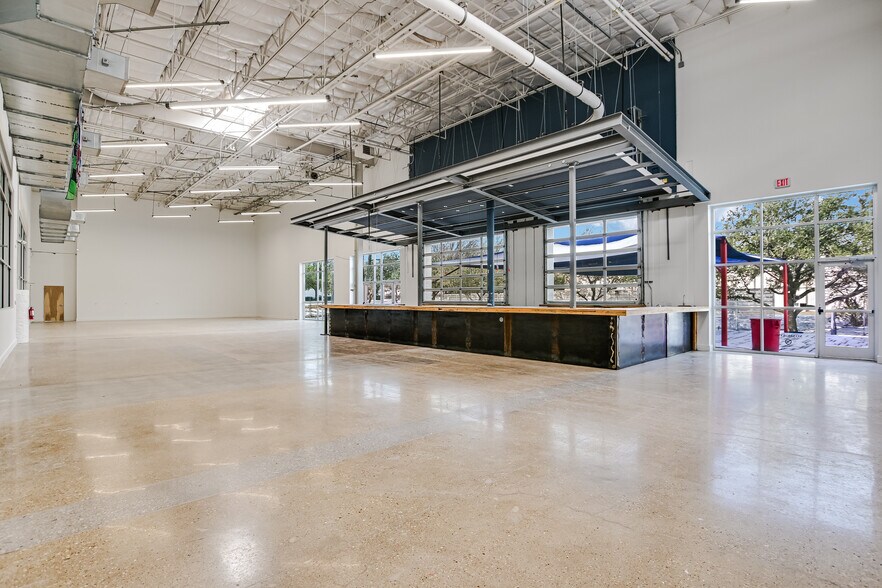 More Photos Of 10420 Metric Blvd, Austin Warehouse For Lease
