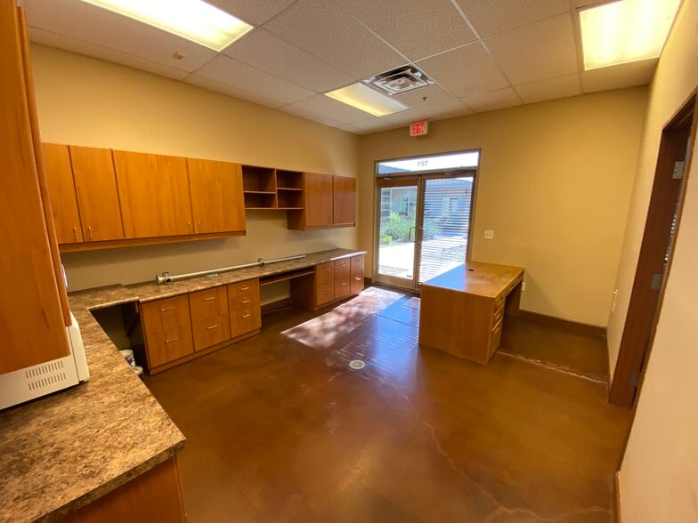 More Photos Of 4425 E Agave Rd, Phoenix Office For Lease