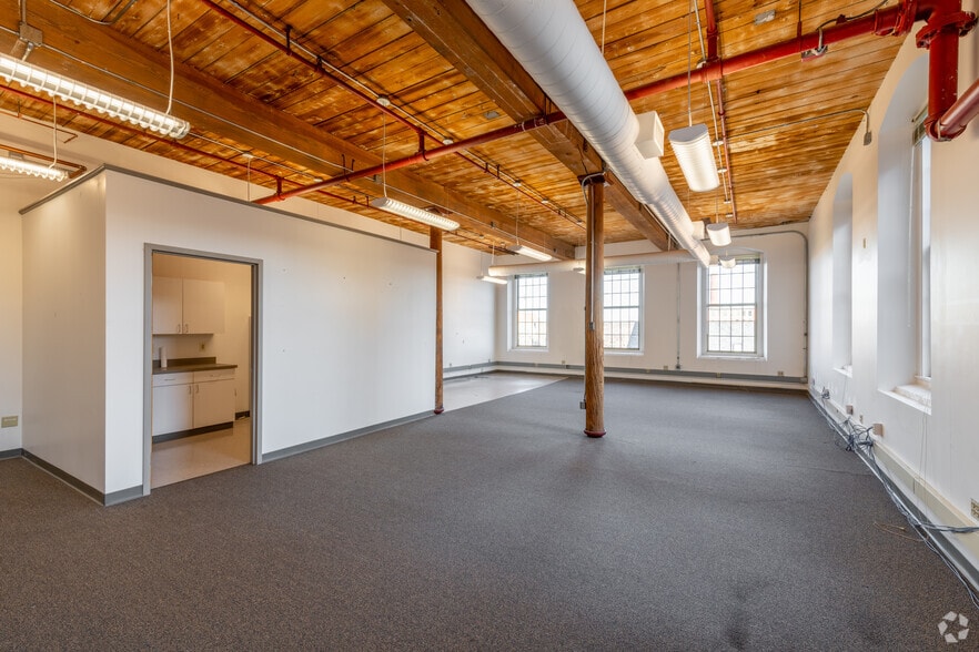 More Photos Of 175 Cabot St, Lowell Unknown For Lease