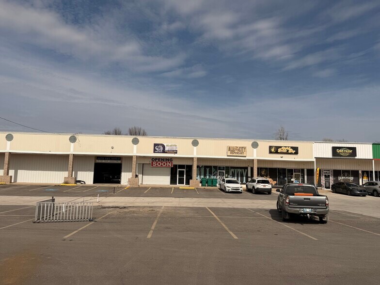 More Photos Of 8467-8497 NE 23rd St, Spencer General Retail For Sale