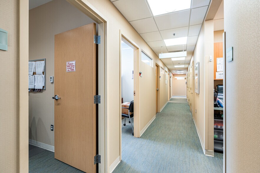 More Photos Of 6101 Redwood Square Ctr, Centreville Medical For Sale