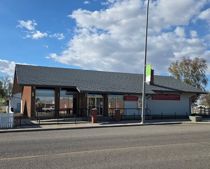More Photos Of 420 Highway Av N, Picture Butte Office For Sale
