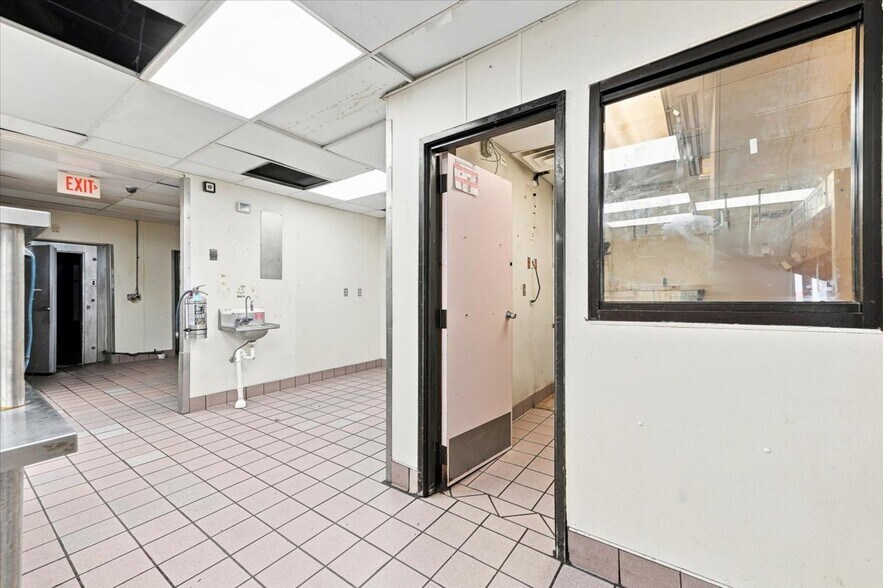 More Photos Of 1410 N Broadway St, Red Oak Fast Food For Lease
