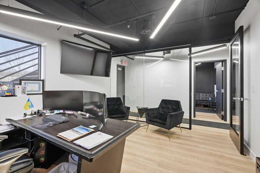 More Photos Of 8201 NE Hickory St, Minneapolis Truck Terminal For Sale