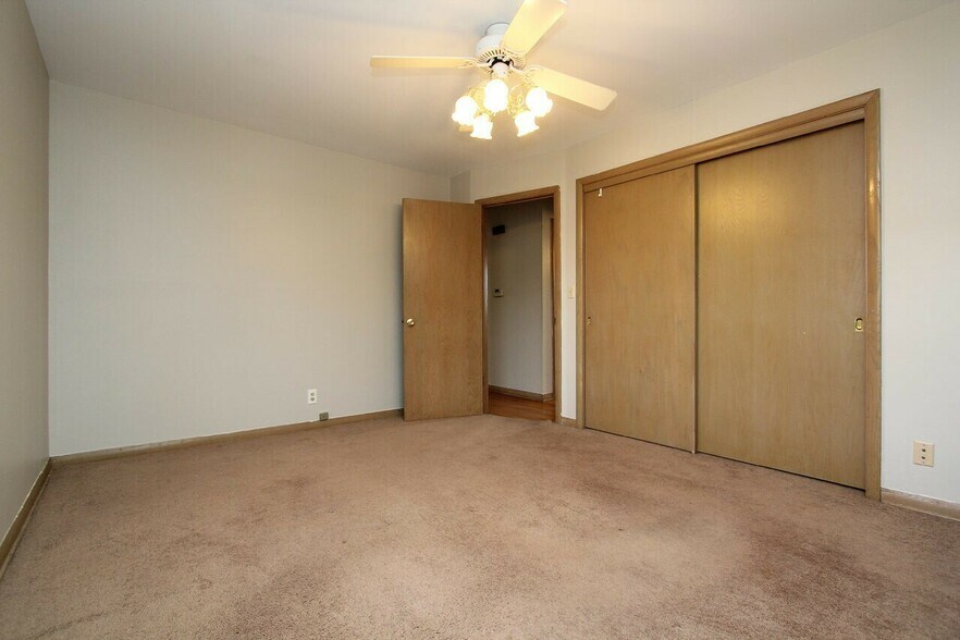 More Photos Of 3805 S Kinnickinnic Ave, Milwaukee Office Residential For Lease