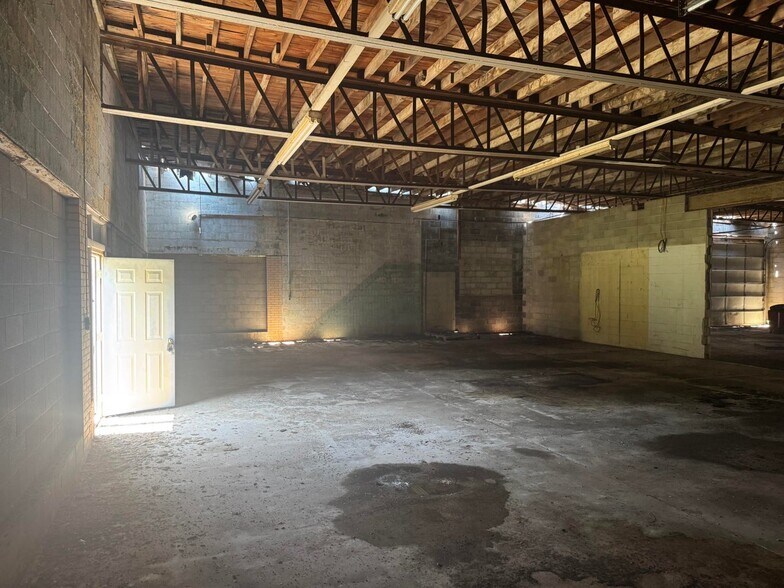 More Photos Of 5860 W Saginaw Rd, Coleman General Retail For Sale
