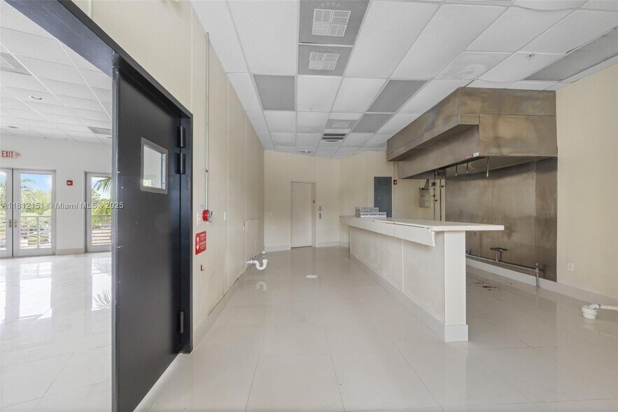 More Photos Of 2500 Wilton Dr, Wilton Manors Freestanding For Sale