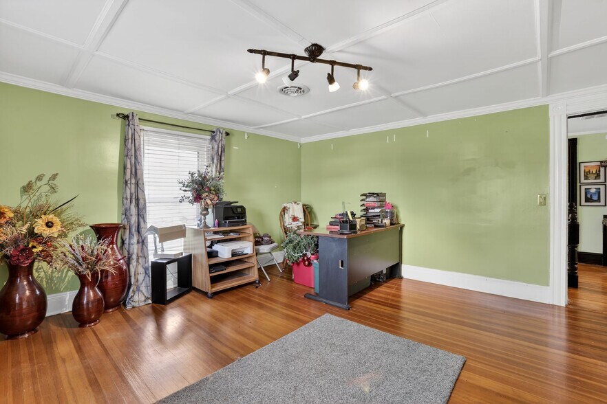 More Photos Of 605 Mineral Ave, Mineral Storefront Retail Office For Sale