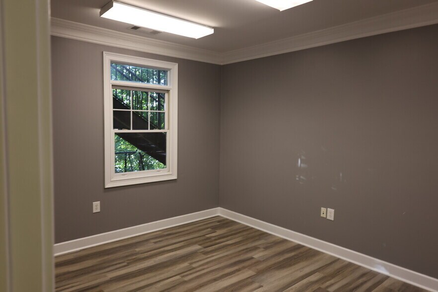 More Photos Of 5480 McGinnis Village Pl, Alpharetta Office For Sale