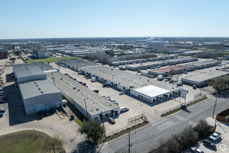 More Photos Of 7999 Hansen Rd, Houston Unknown For Lease