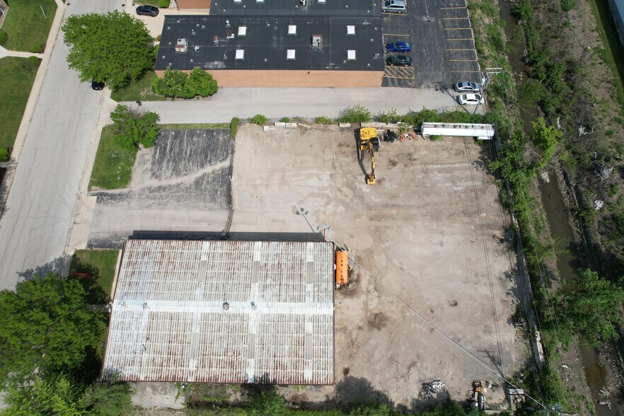 More Photos Of 2425 Pan Am Blvd, Elk Grove Village Warehouse For Sale
