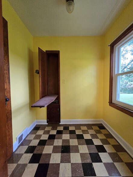 More Photos Of 368 Pittsburgh Rd, Butler Flex For Sale