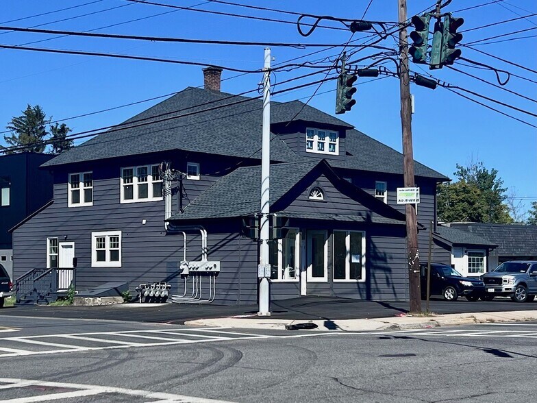 Primary Photo Of 549 Albany Ave, Kingston Freestanding For Lease