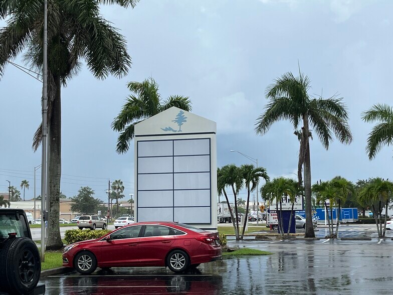 More Photos Of 12995 S Cleveland Ave, Fort Myers Unknown For Lease