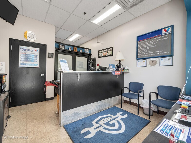 More Photos Of 524-530 W Grand Ave, Elmhurst Auto Repair For Sale