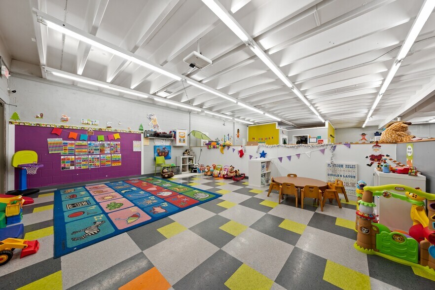 More Photos Of 874 E Aurora Rd, Macedonia Freestanding For Sale