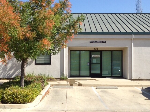 More Photos Of 620-630 Cantrill Dr, Davis Light Distribution For Lease