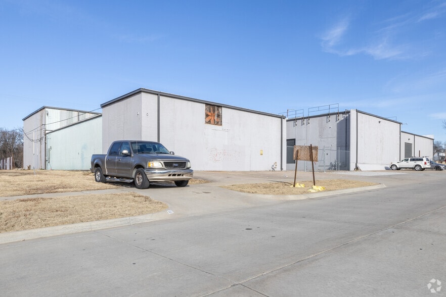 More Photos Of 1625 E Easton St, Tulsa Manufacturing For Sale