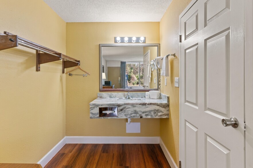 More Photos Of 1220 Boone Avenue Ext, Kingsland Hotel For Sale