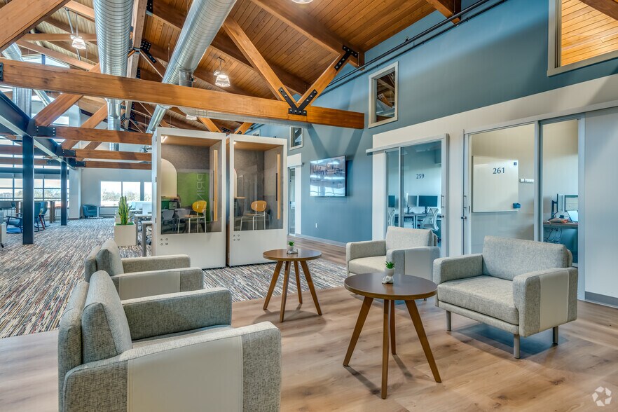 More Photos Of W239 N3490 Pewaukee Rd, Pewaukee Office For Sale