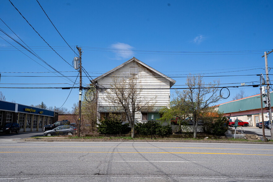 More Photos Of 82 S Main St, Concord Freestanding For Sale