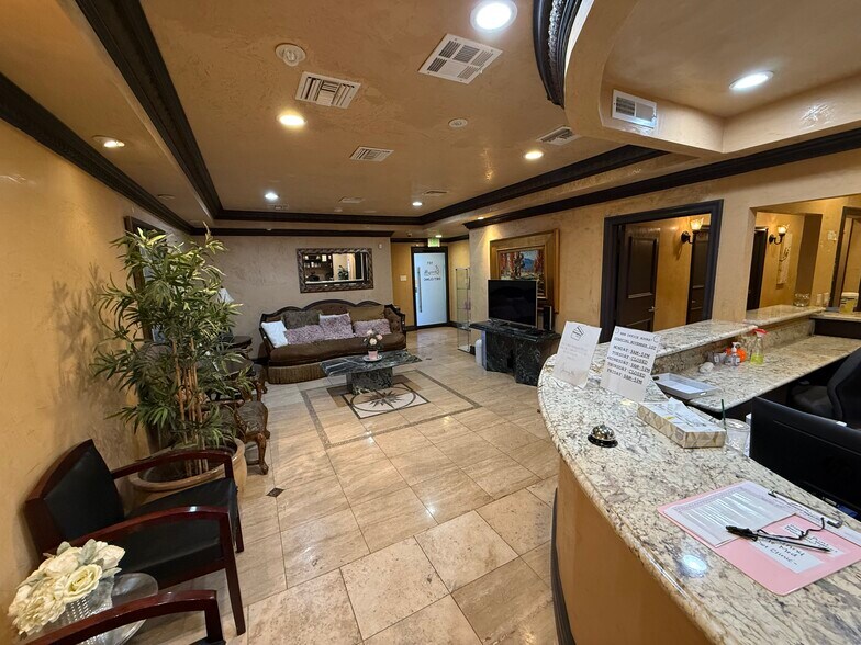 More Photos Of 7318 Topanga Canyon Blvd, Canoga Park Medical For Lease