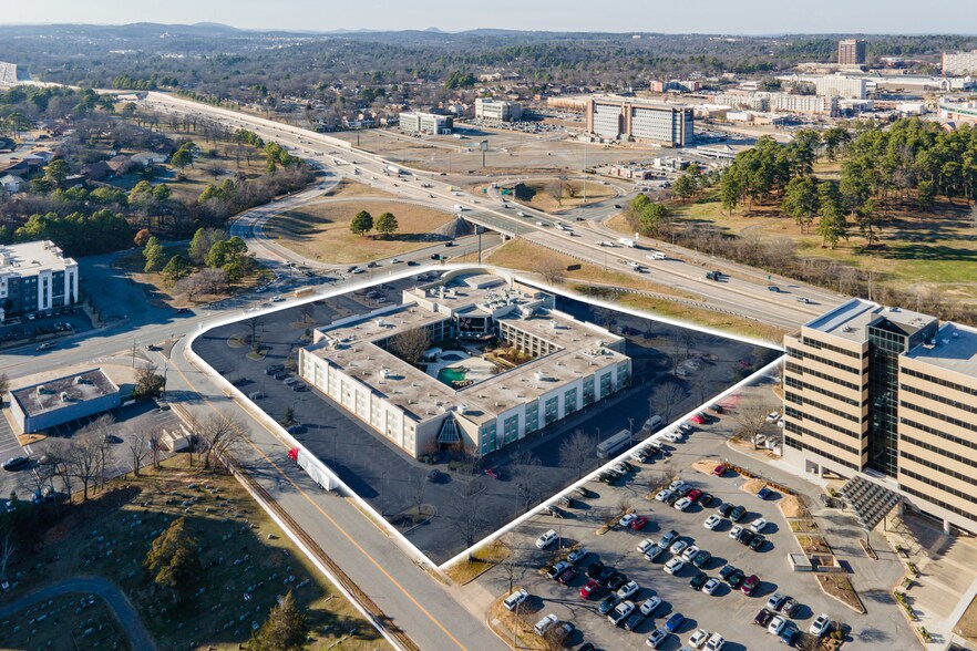 More Photos Of 925 S University Ave, Little Rock Hotel For Sale