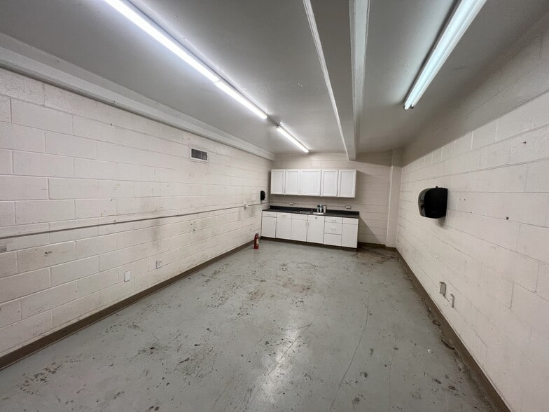 More Photos Of 5030 Flournoy Lucas Rd, Shreveport Manufacturing For Sale