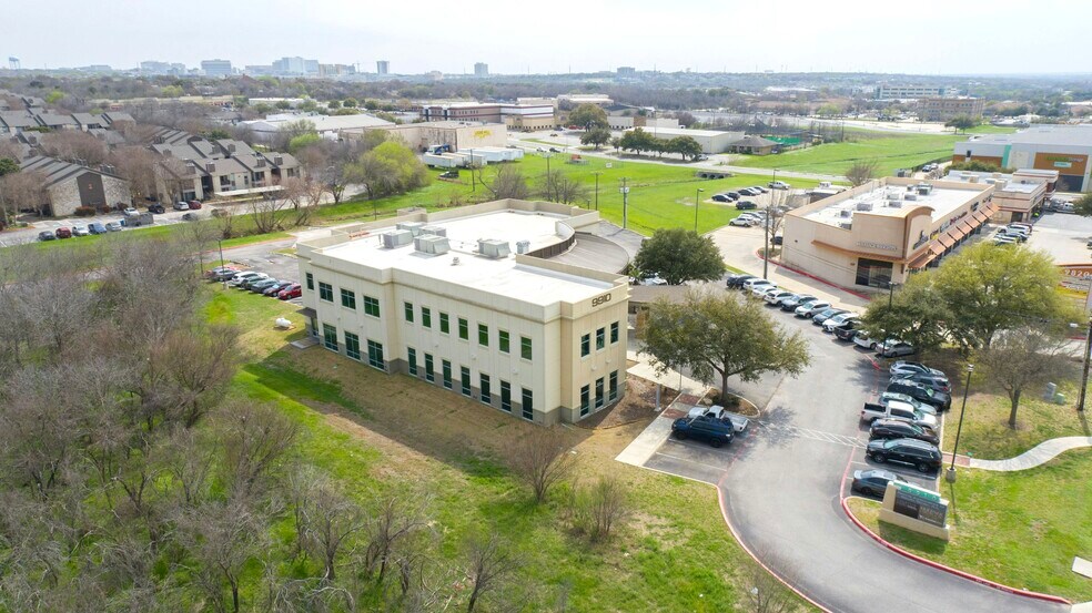 More Photos Of 9910 Huebner Rd, San Antonio Office For Sale