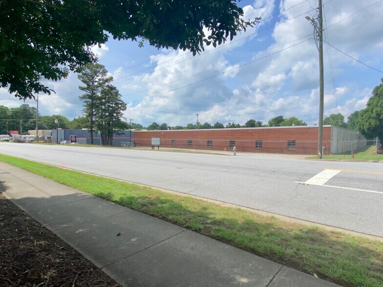 More Photos Of 2411 Sullivan Rd, College Park Warehouse For Lease