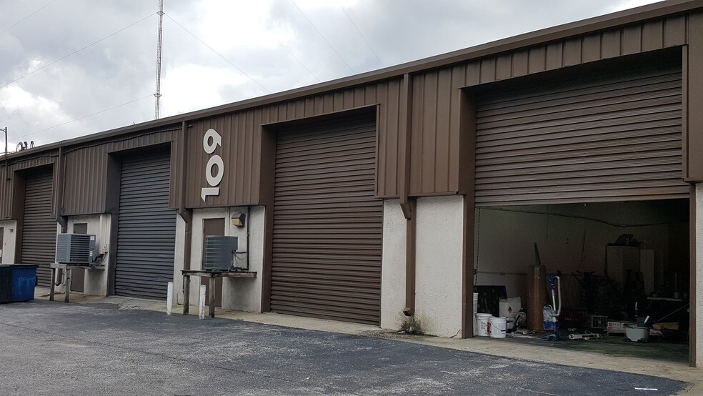 More Photos Of 109-111 Dunbar Ave, Oldsmar Warehouse For Lease