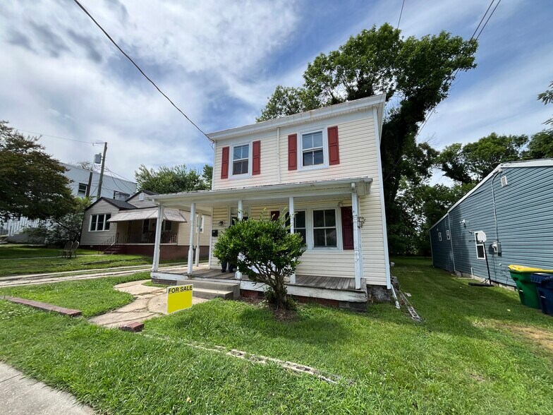 More Photos Of 927 Farmer St, Petersburg Apartments For Sale