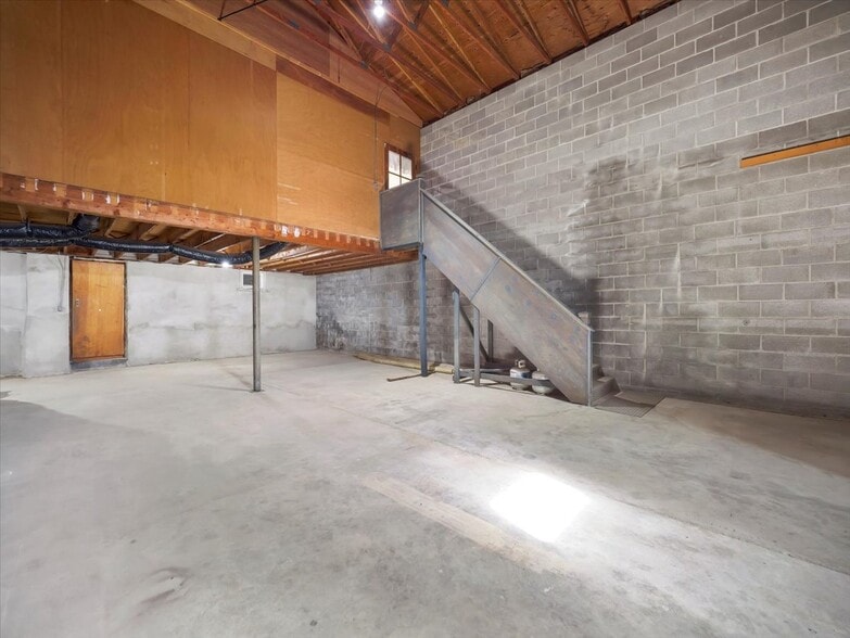 More Photos Of 128 W 3rd St, Waynesboro Freestanding For Sale