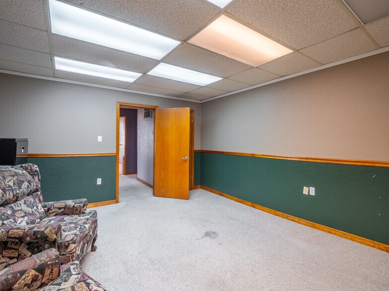 More Photos Of 426 E Wyandotte Ave, Mcalester Office For Sale