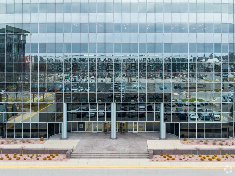 More Photos Of 9300 Shelbyville Rd, Louisville Office For Lease