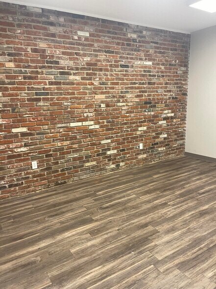 More Photos Of 2032 Wooddale Blvd, Baton Rouge Office For Lease