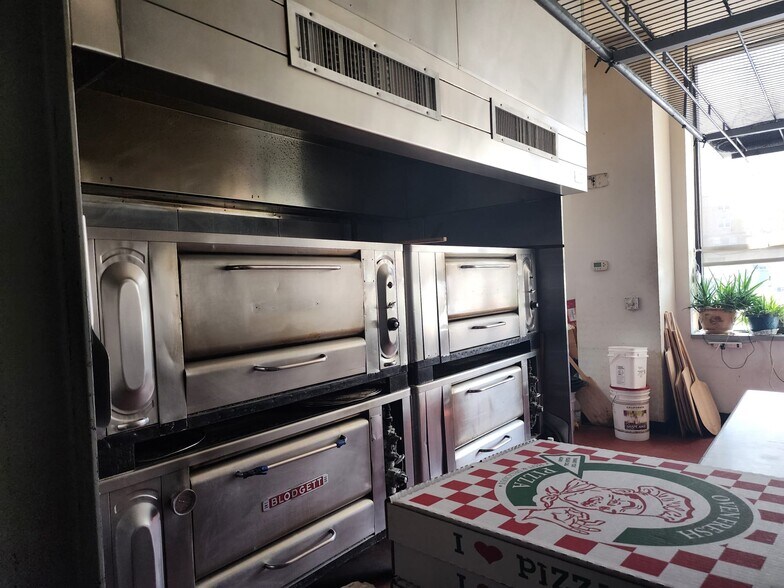 More Photos Of 102 Pine St, Catasauqua General Retail For Sale