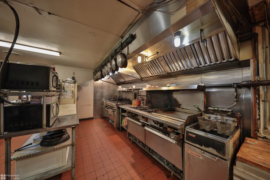More Photos Of 11 West Pennsylvania Ave, Pen Argyl Freestanding For Sale