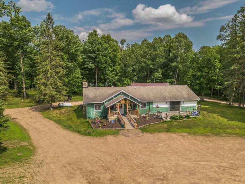 More Photos Of 216 S Shore Dr, Pickerel Restaurant For Sale