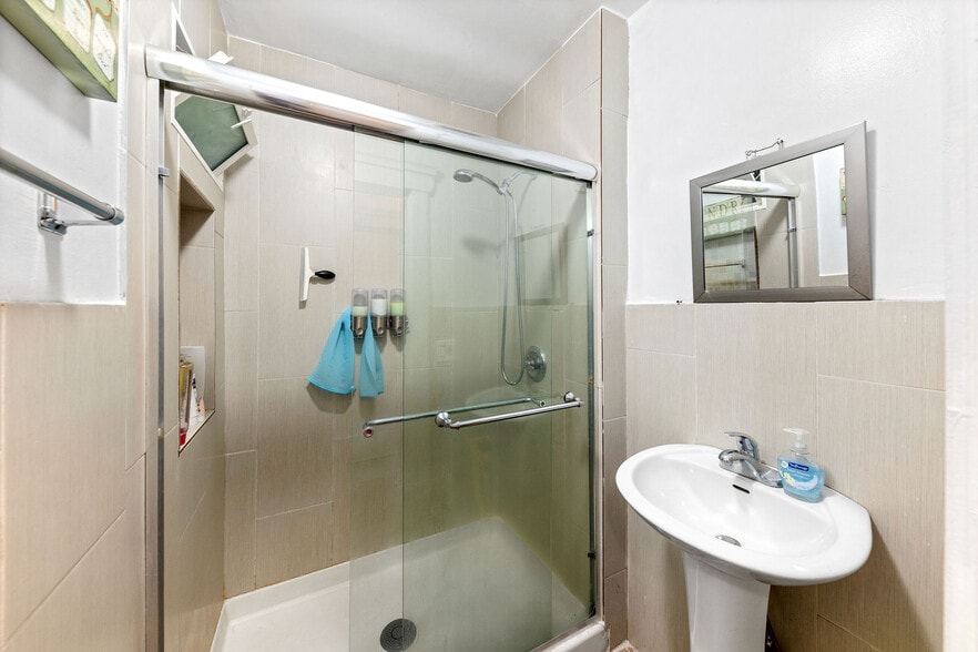 More Photos Of 626 O'Farrell St, San Francisco Hotel For Sale