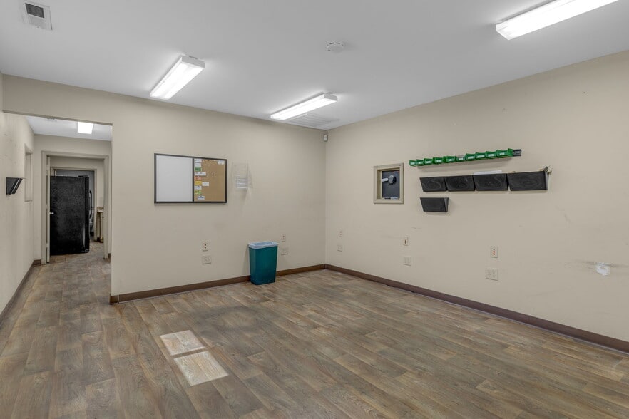 More Photos Of 200 Coe Rd, Anderson Warehouse For Lease