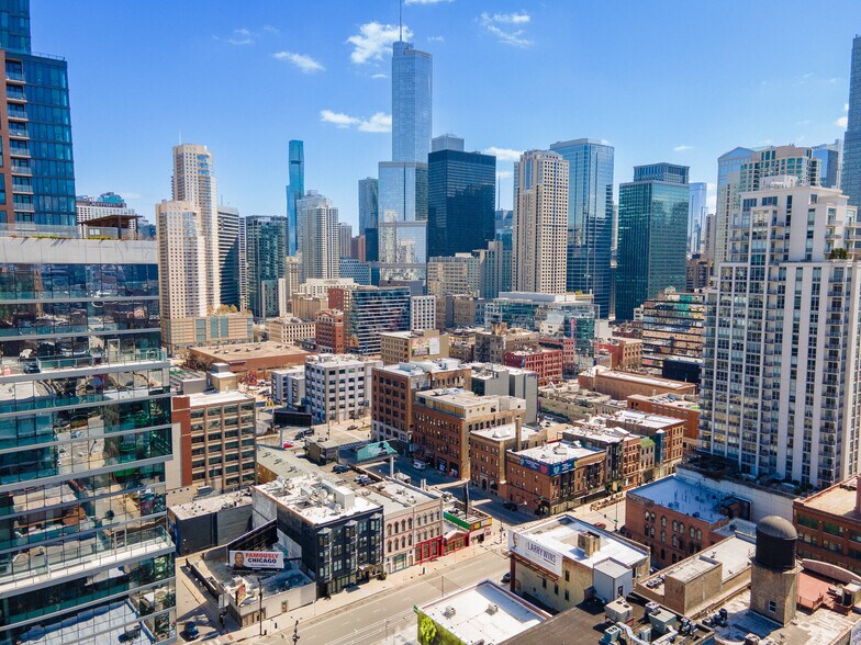More Photos Of 601 N Wells St, Chicago Freestanding For Sale
