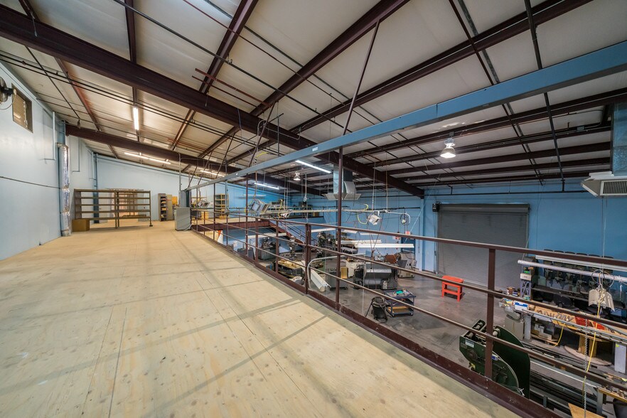 More Photos Of 6000 E Coury Dr, Cottonwood Light Manufacturing For Sale