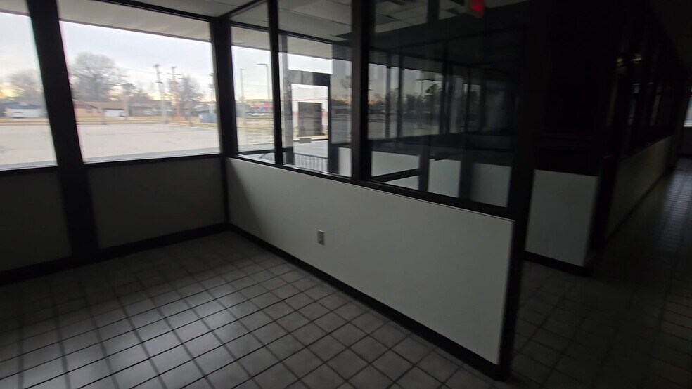 More Photos Of 3003 S Memorial Dr, Tulsa Auto Dealership For Sale